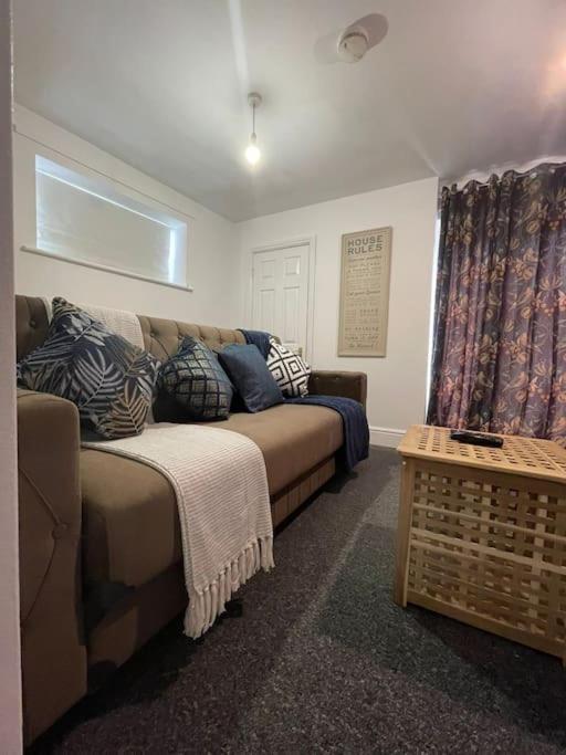 City Escape! Fishponds Apartment, Bristol, Sleeps Up To 4 Guests * Bristol