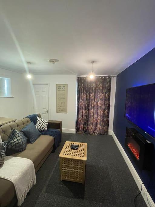 City Escape! Fishponds Apartment, Bristol, Sleeps Up To 4 Guests Bristol